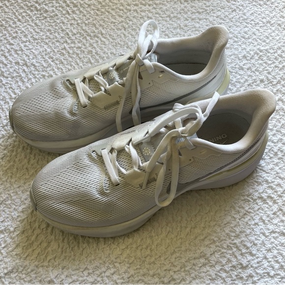 Nike Structure 25 Road Running Shoes White Metallic Silver Size 9 Women's - Picture 3 of 15